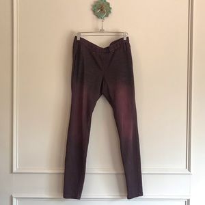 HUE burgundy denim leggings, size M